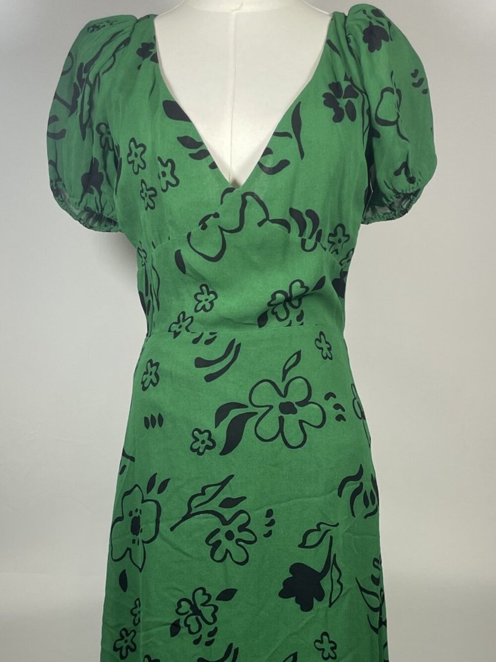 ✨ Reformation "Kacey" Green and Black Floral Puff-Sleeve Bias Midi Dress Size 6✨ - Picture 2 of 6